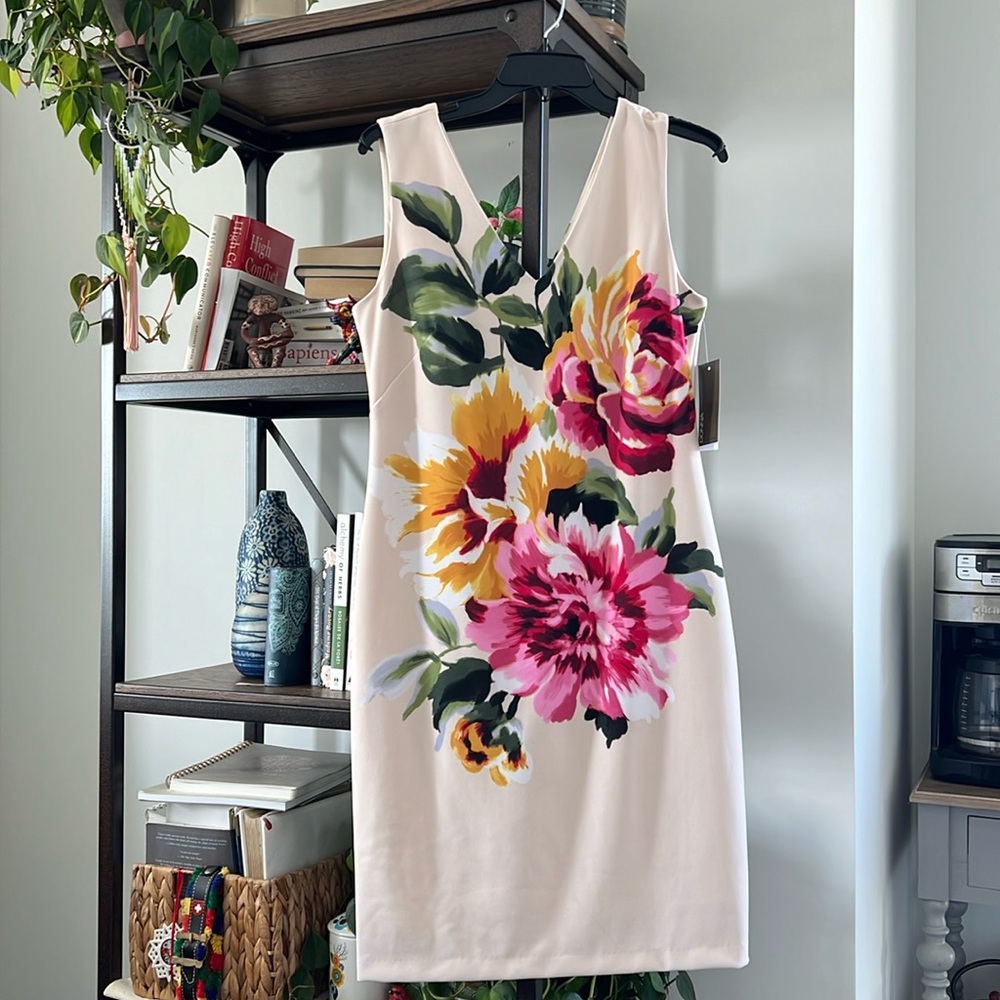 Beautiful Donna Rico dress with bold floral print in size 8